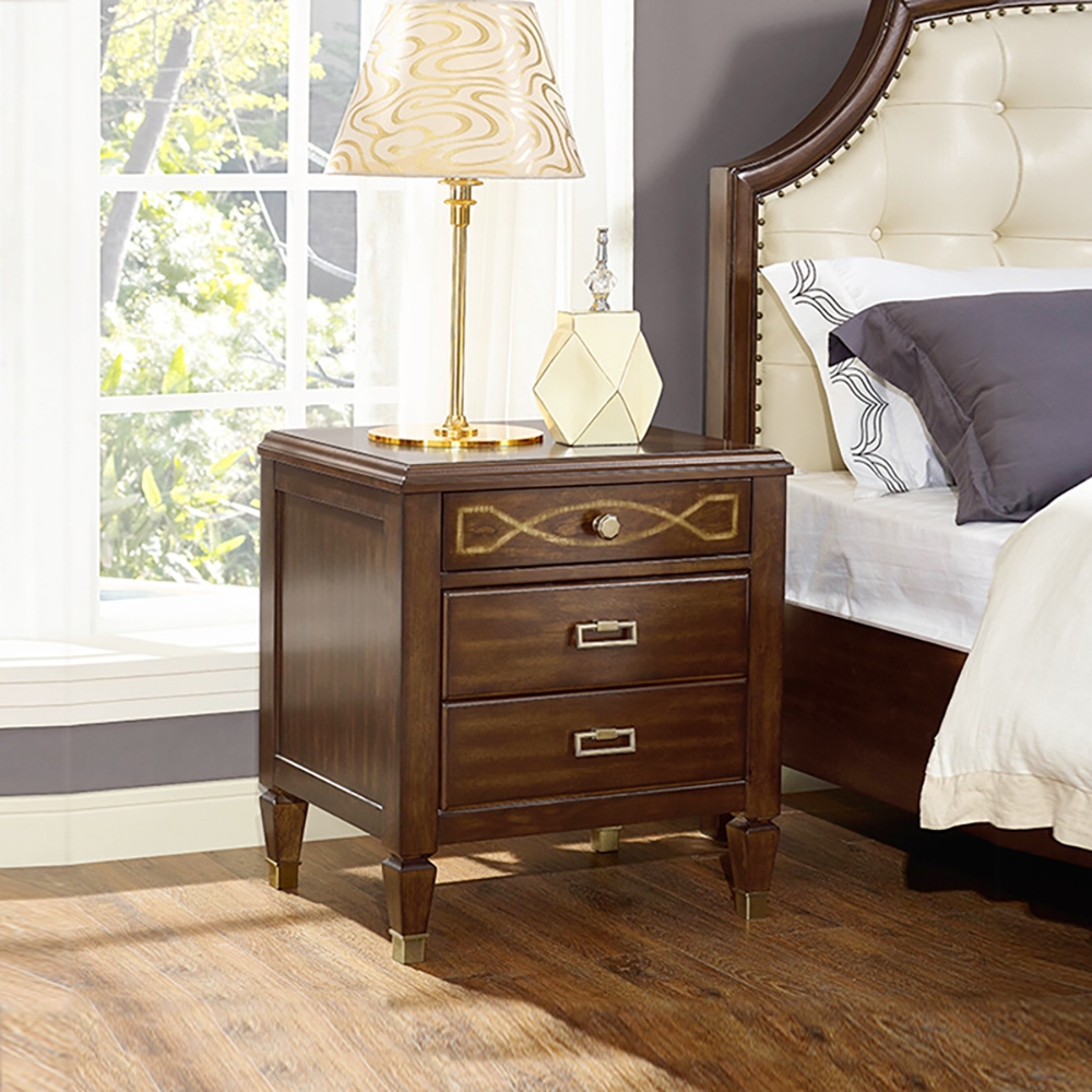 American Village Nightstand Bruin rechthoekig bijzettafel met 3 lades Vensterafbeelding
