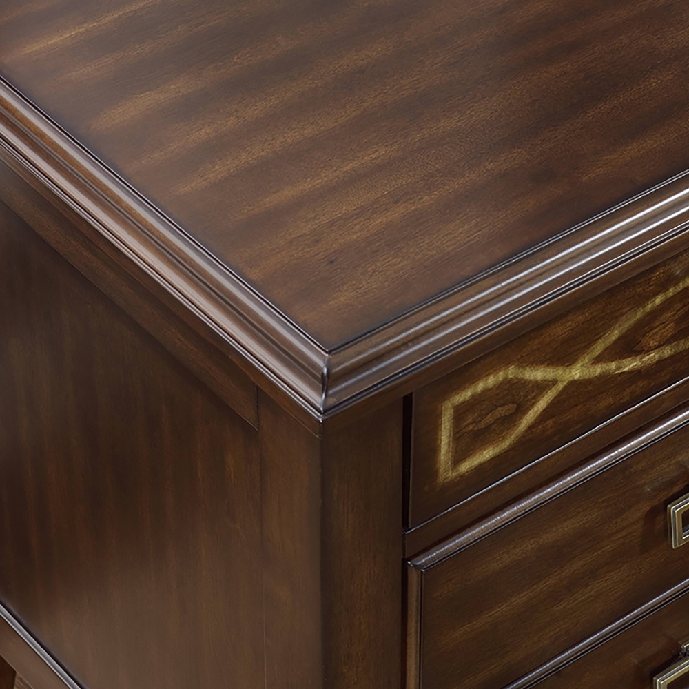 American Village Nightstand Bruin rechthoekig bijzettafel met 3 lades Vensterafbeelding