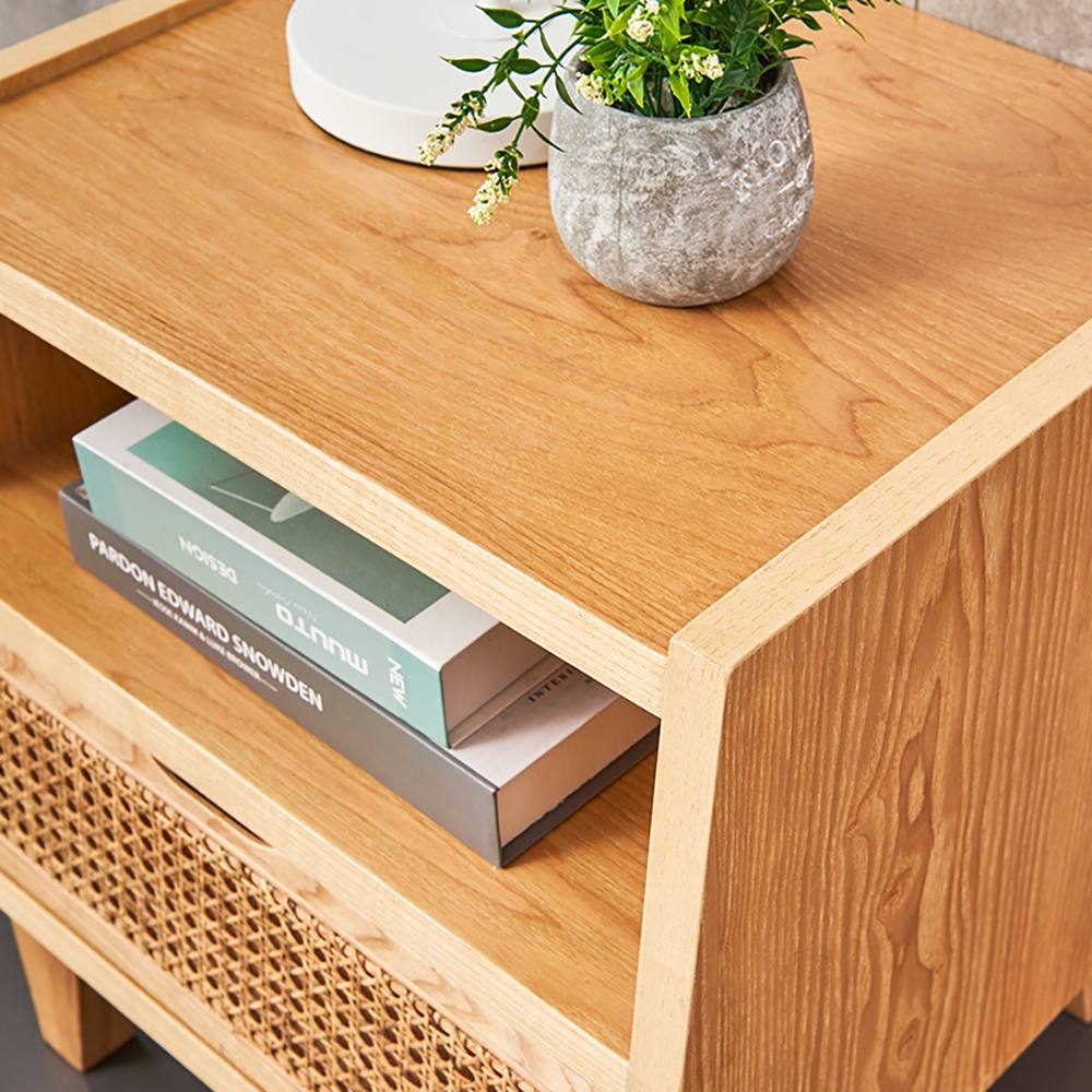 Table de chevet nordique naturelle en rotin et bois massif avec 1 tiroir image de fenêtre