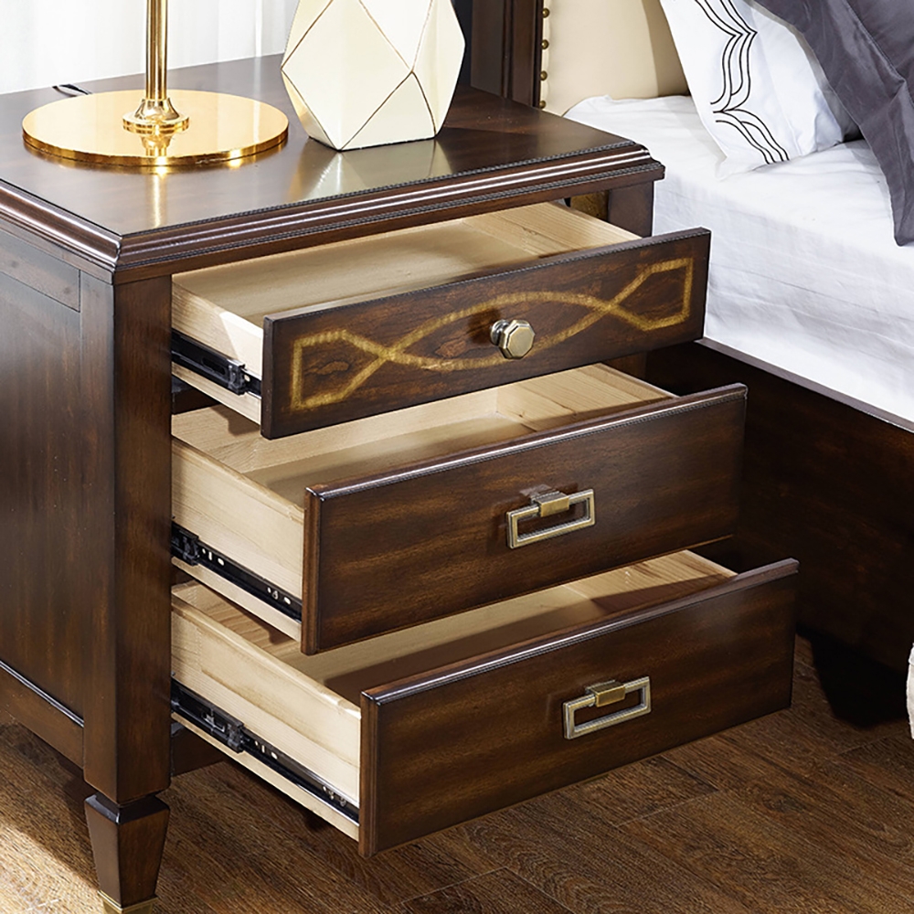 American Village Nightstand Bruin rechthoekig bijzettafel met 3 lades Vensterafbeelding