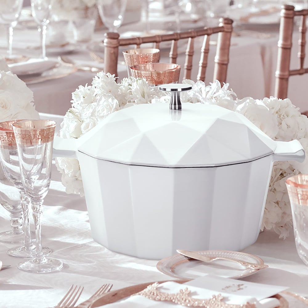 Diamond-Shaped Cast Iron Dutch Oven with Lid Stockpot window image