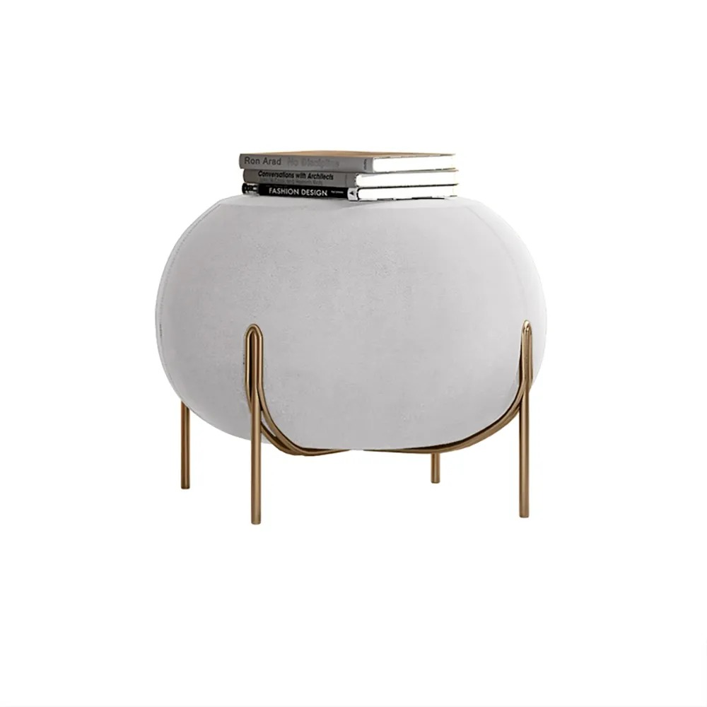 Repose-pieds Ottoman en velours sphérique gris en métal doré image de fenêtre