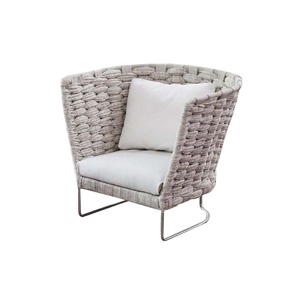 Fauteuil de patio tressé en corde avec dossier de coussin gris image de fenêtre