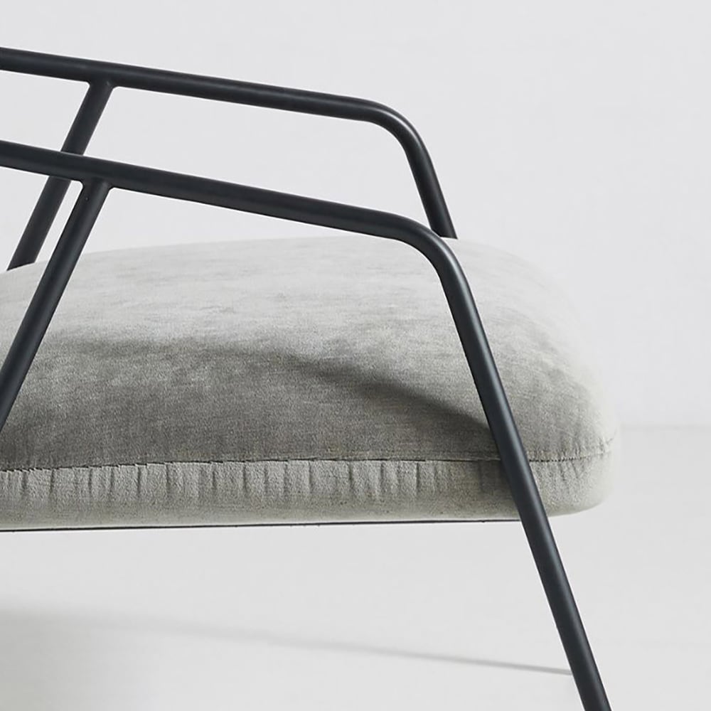 Canapé simple contemporain en coton et lin rembourré avec cadre en métal image de fenêtre