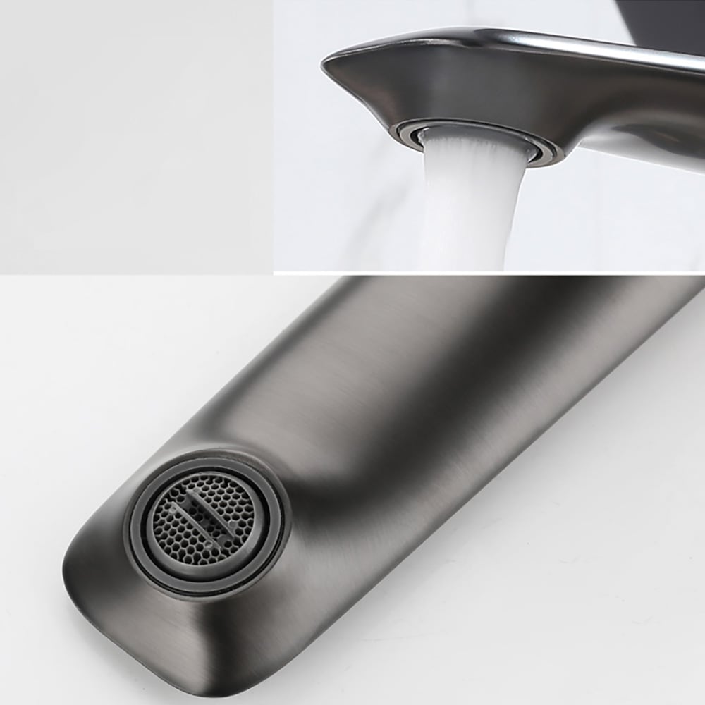 Moderner 3-Loch-Waschtischarmatur mit Doppelgriff in Gunmetal Grey Schaufensterbilder