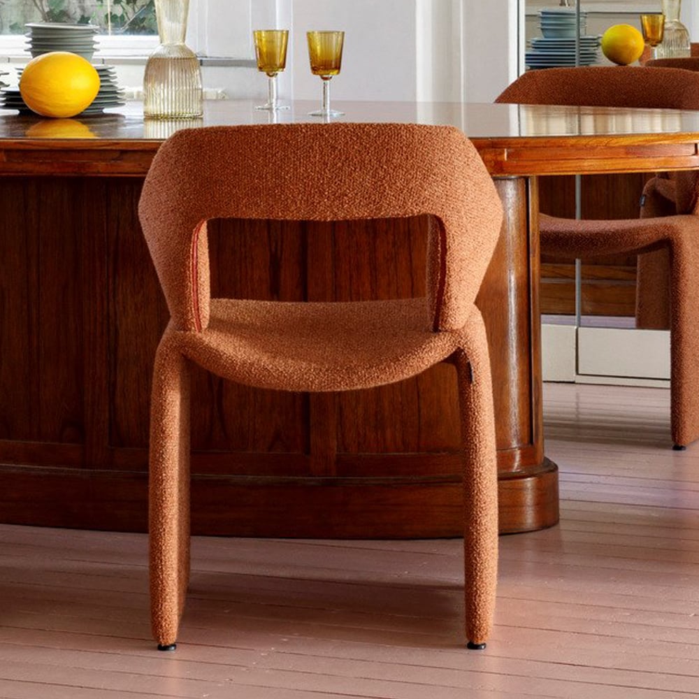 Zeitgenössischer orangefarbener Samt-gepolsterter Akzentstuhl für Wohnzimmer Schaufensterbilder