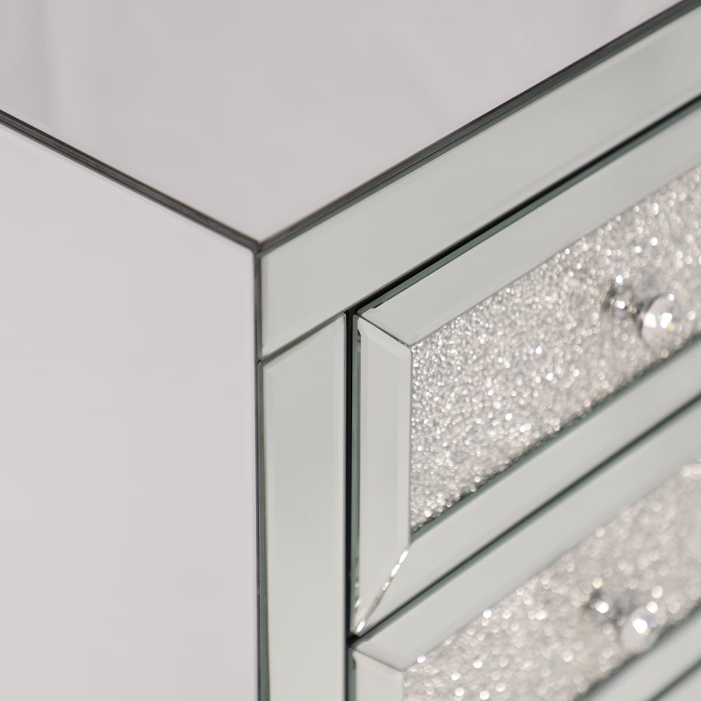 Moderner rechteckiger, verspiegelter Beistellschrank mit 3 Schubladen und Aufbewahrung in Silber Schaufensterbilder