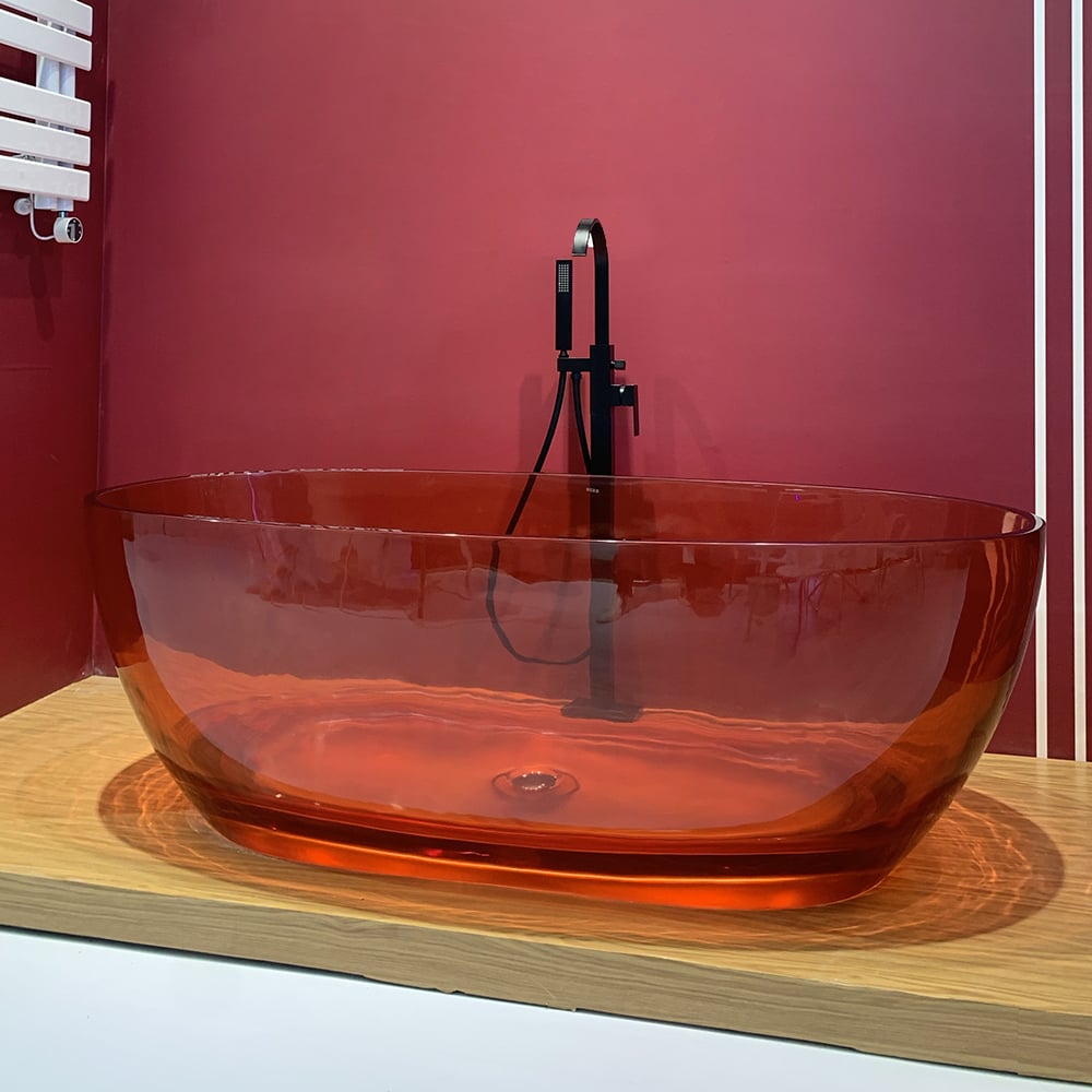 Moderne ovale Form 1500 mm freistehende Badewanne aus kristallklarem Harz mit Ablaufgarnitur Schaufensterbilder