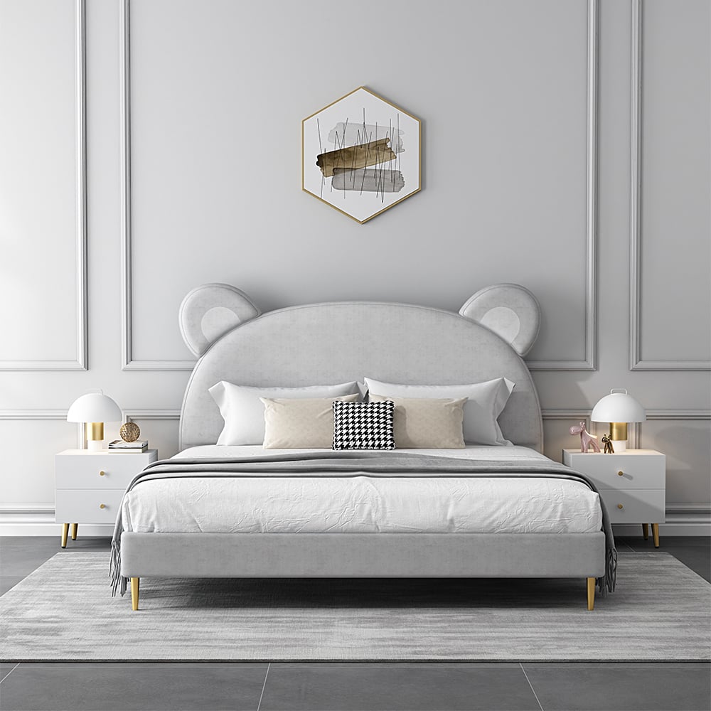 Cama tapizada moderna en forma de oso de cuero gris claro con pies redondos y medios dorados Imagen de ventana