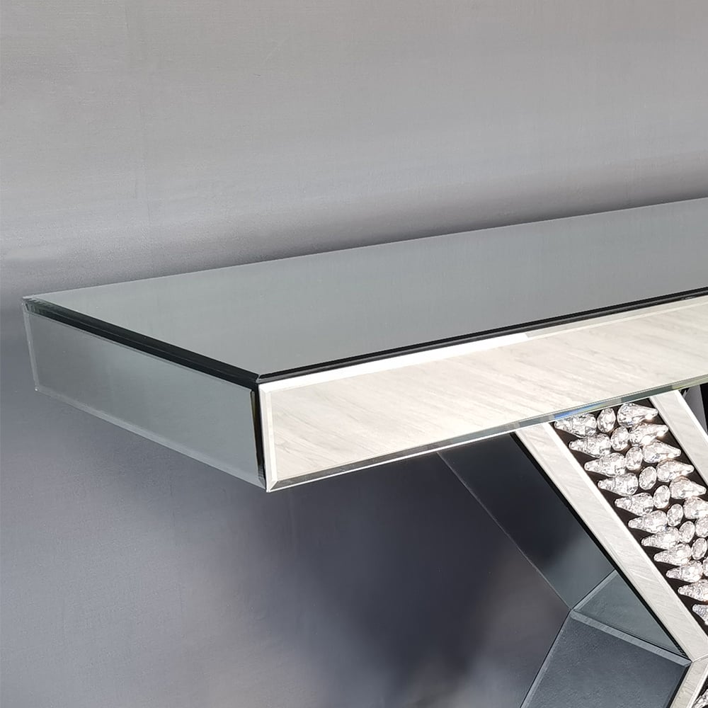 Moderne zilveren glazen consoletafel met X-vormig voetstuk Vensterafbeelding