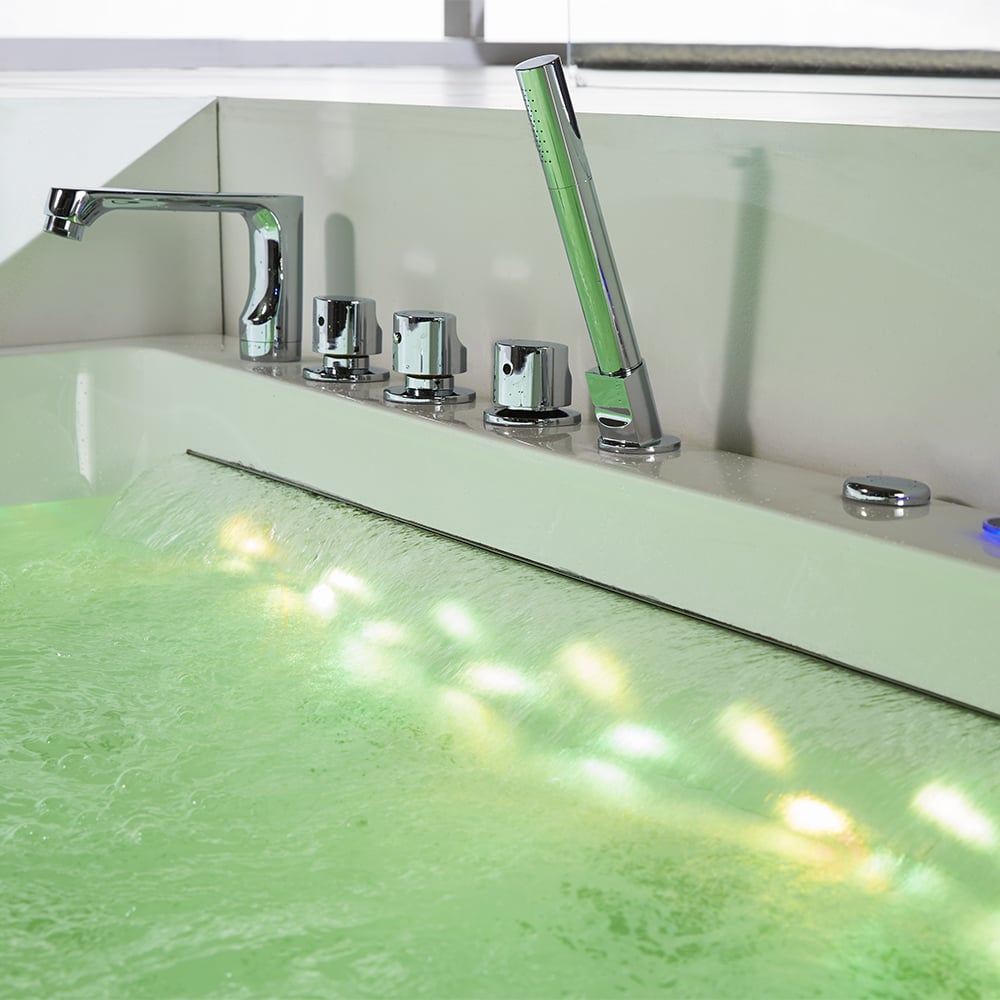 1500mm LED Wasserfall Rechteckiges Whirlpool-Wassermassage-Bad in Weiß mit Badewanneneinlage Schaufensterbilder