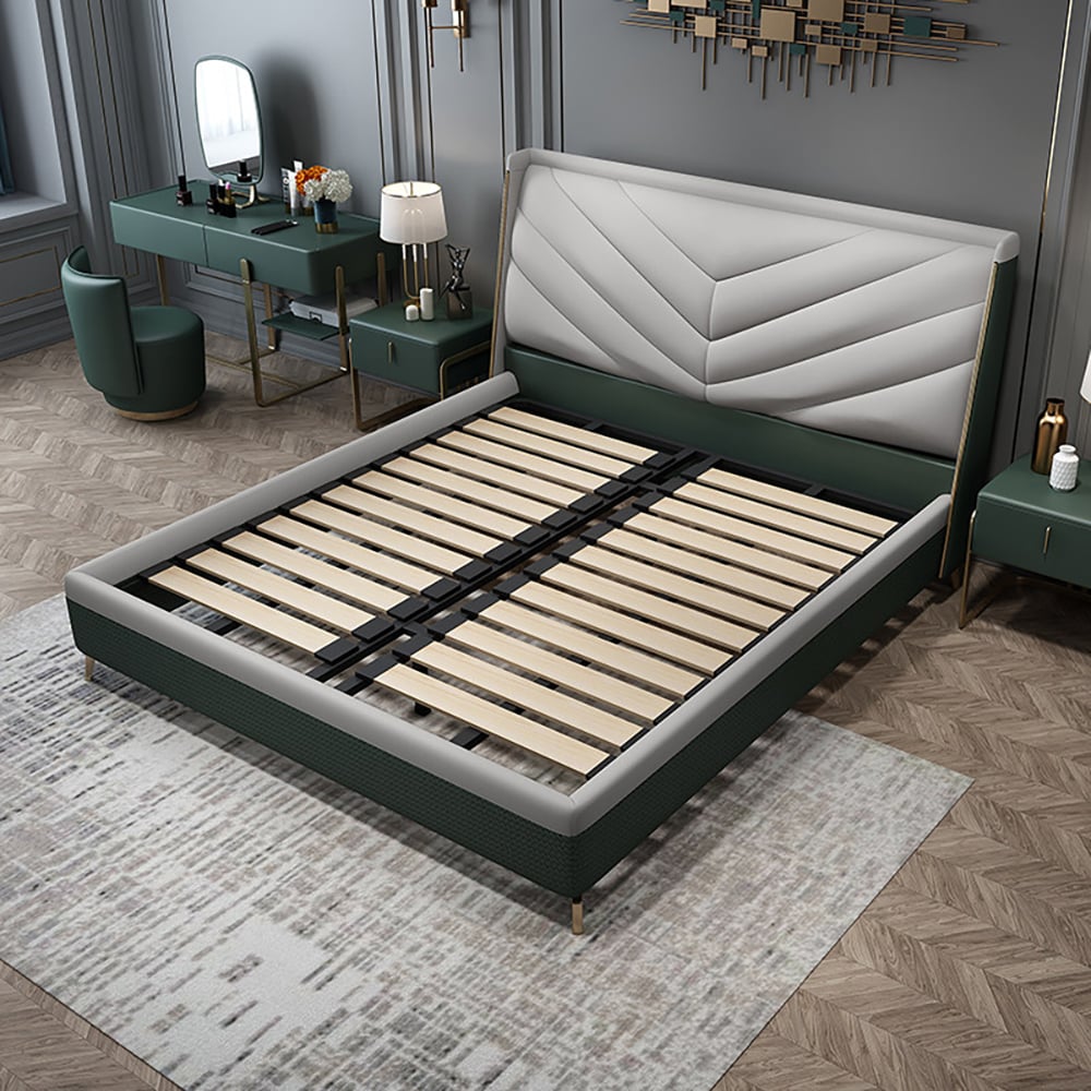 Cadre de lit à plateforme en cuir beige avec tête de lit rembourrée image de fenêtre