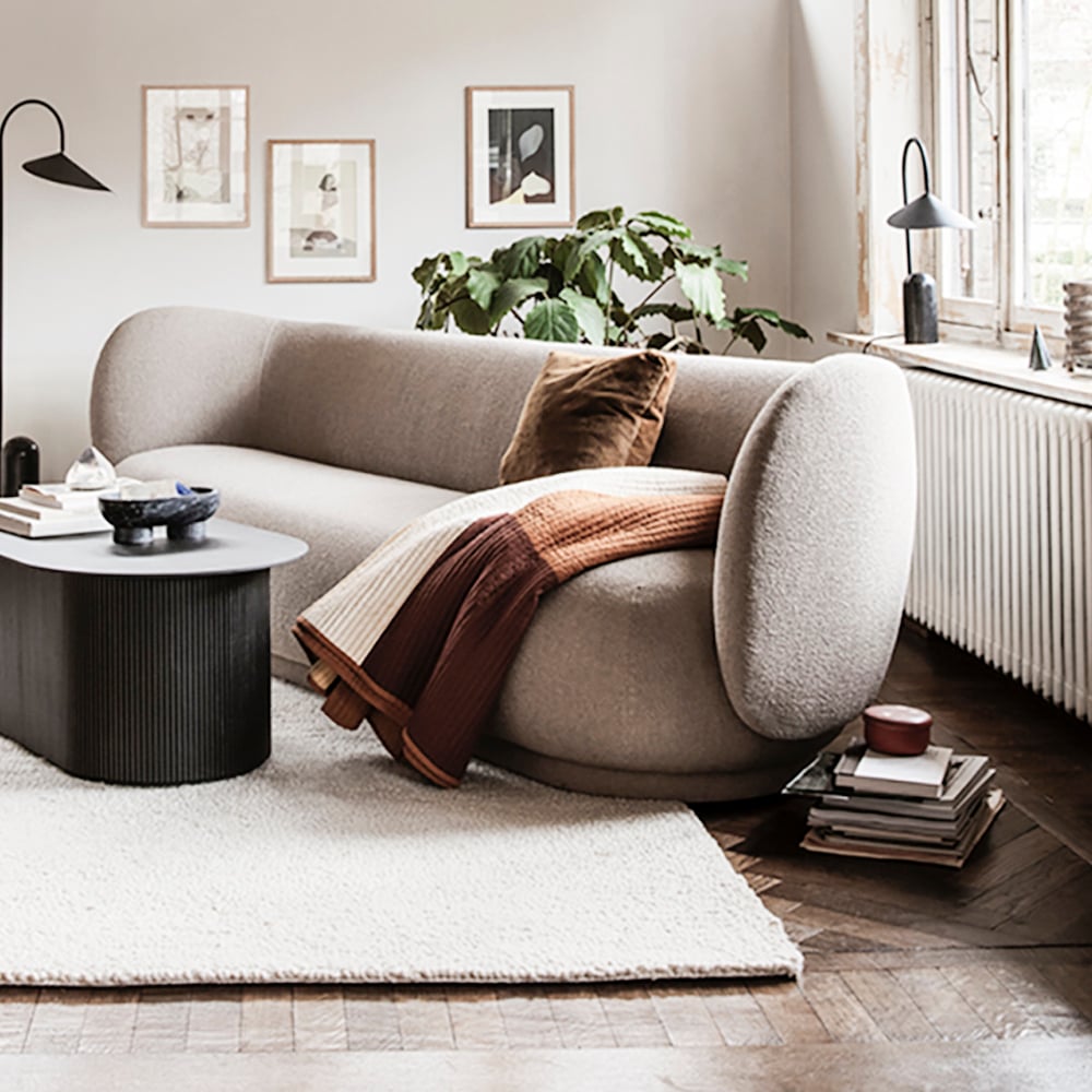 Canapé 3 places minimaliste moderne en lin avec cadre en bois massif image de fenêtre