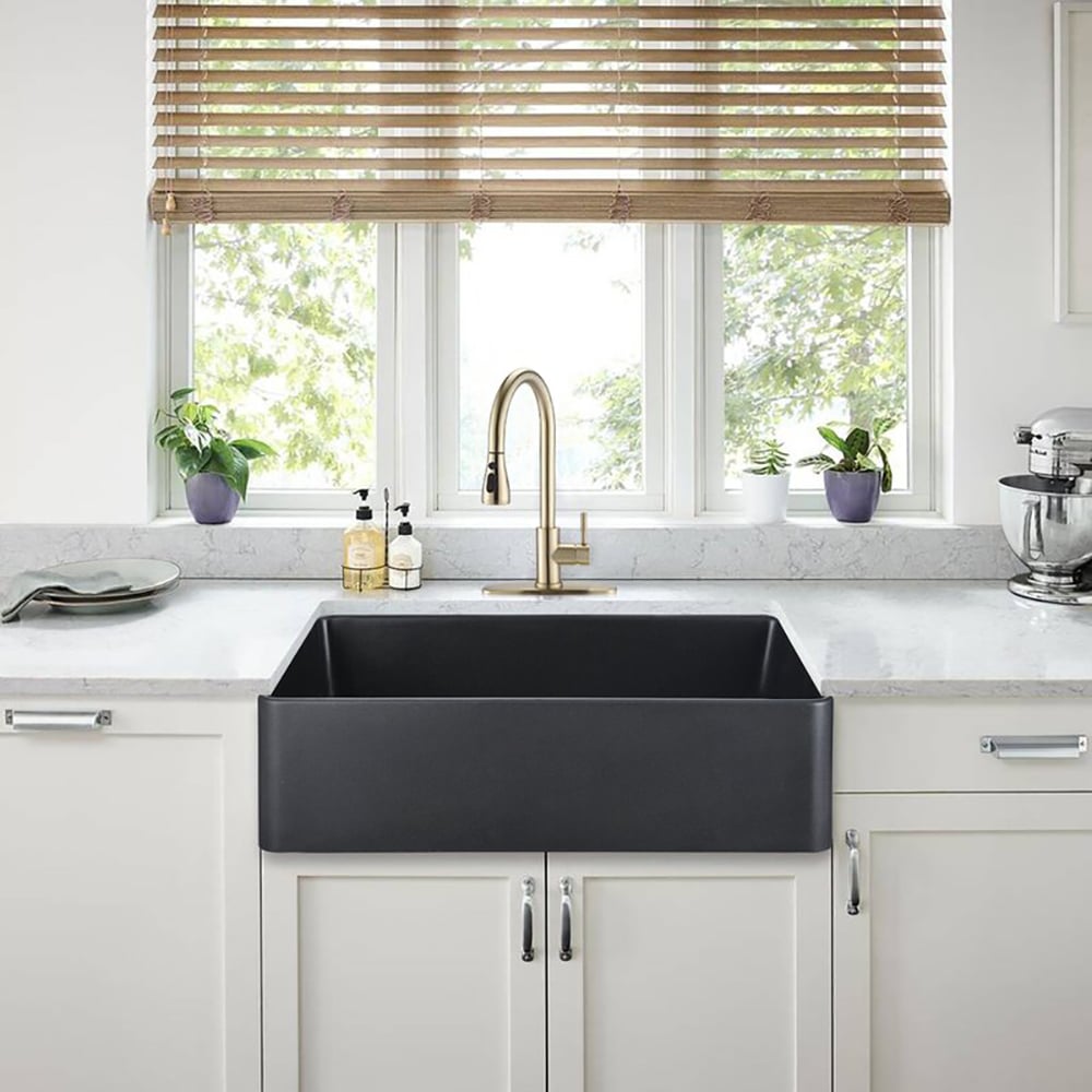 Évier de cuisine rectangulaire sous plan en argile réfractaire de 838 mm à cuve unique en noir image de fenêtre