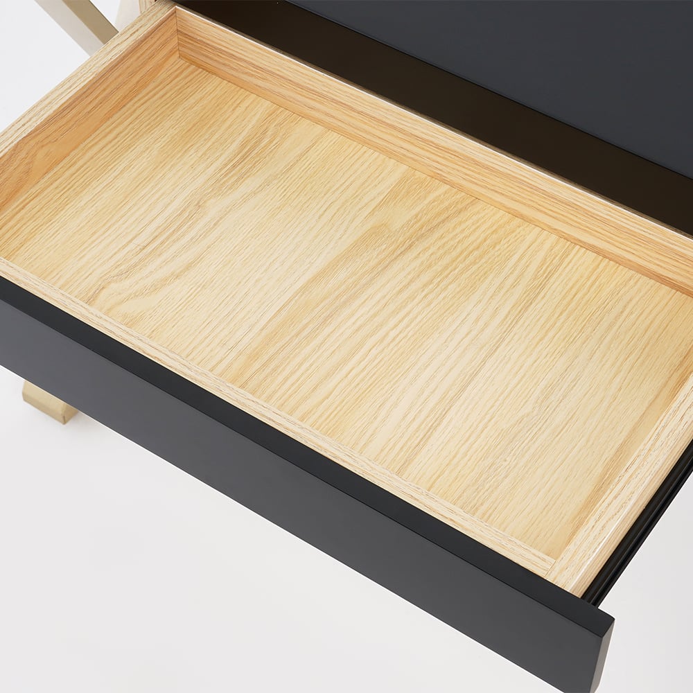 Modern zwart schrijfbureau met lade en plank houten blad en metalen frame Vensterafbeelding