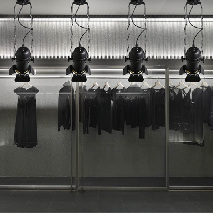 Lampe suspendue extensible industrielle à 1 ampoule en métal, noire image de fenêtre