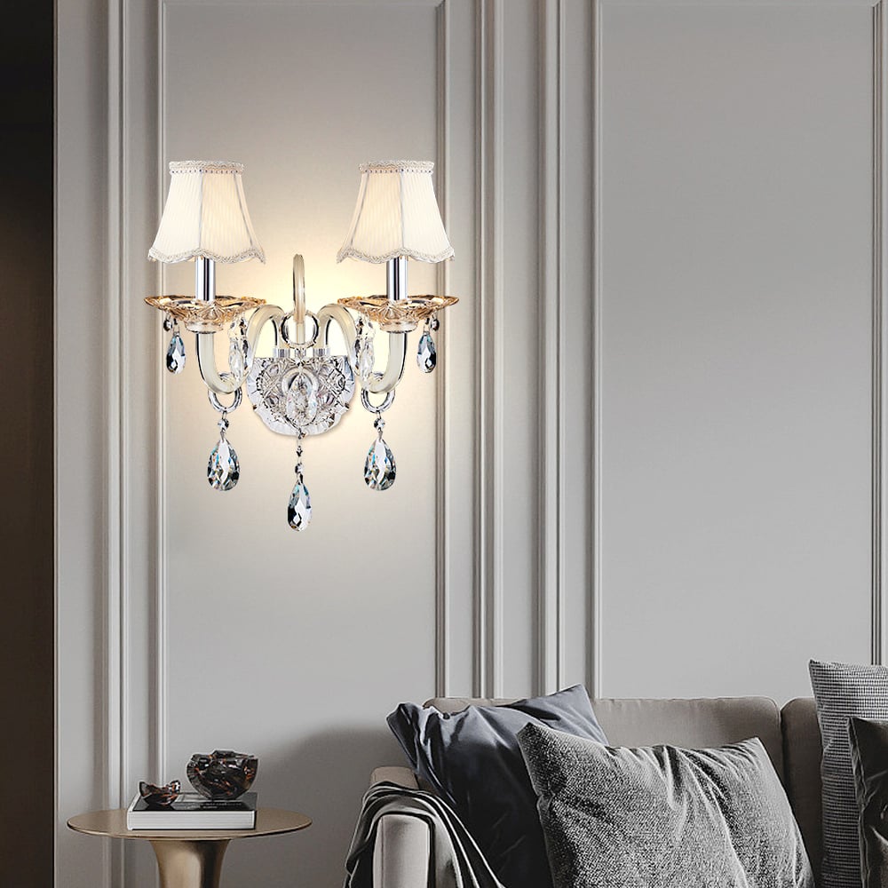 Applique murale à 2 lumières en cristal et chrome de style rustique avec abat-jour beiges image de fenêtre