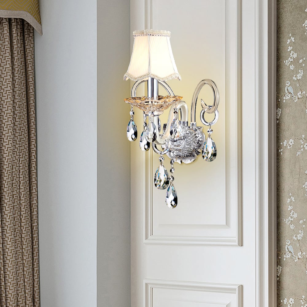 Applique murale à 1 ampoule en cristal et chrome, style rustique avec abat-jour beige image de fenêtre