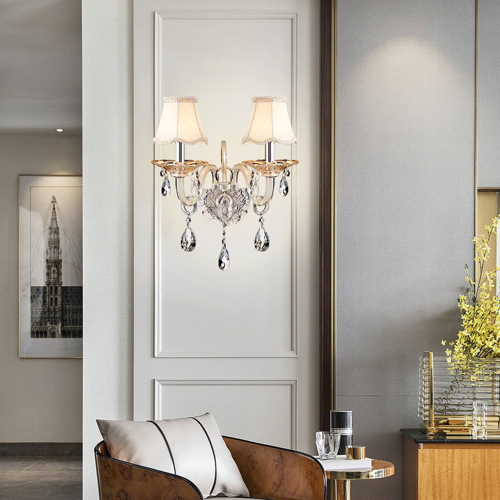Applique murale à 2 lumières en cristal et chrome de style rustique avec abat-jour beiges image de fenêtre