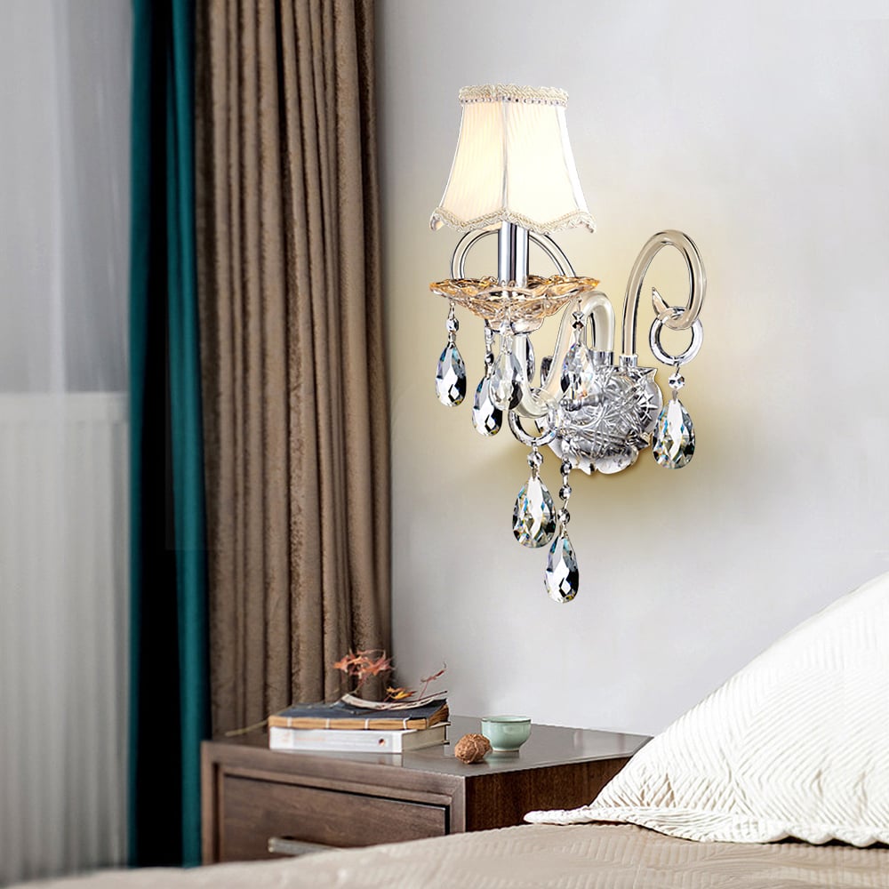 Applique murale à 1 ampoule en cristal et chrome, style rustique avec abat-jour beige image de fenêtre