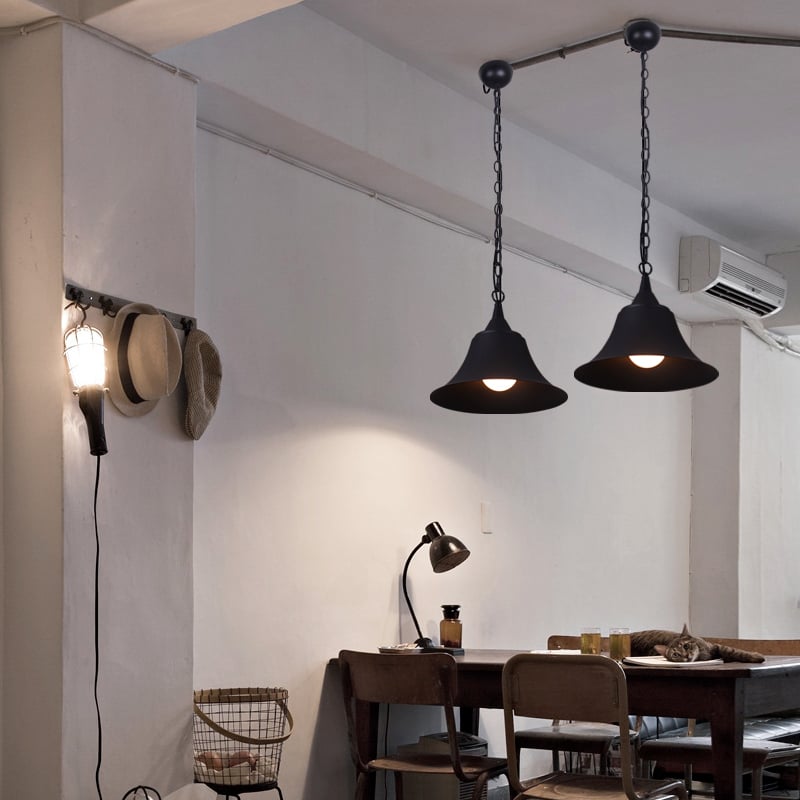 Lampe suspendue industrielle E27 à tête unique en noir pour restaurant, bar, café, salle à manger image de fenêtre