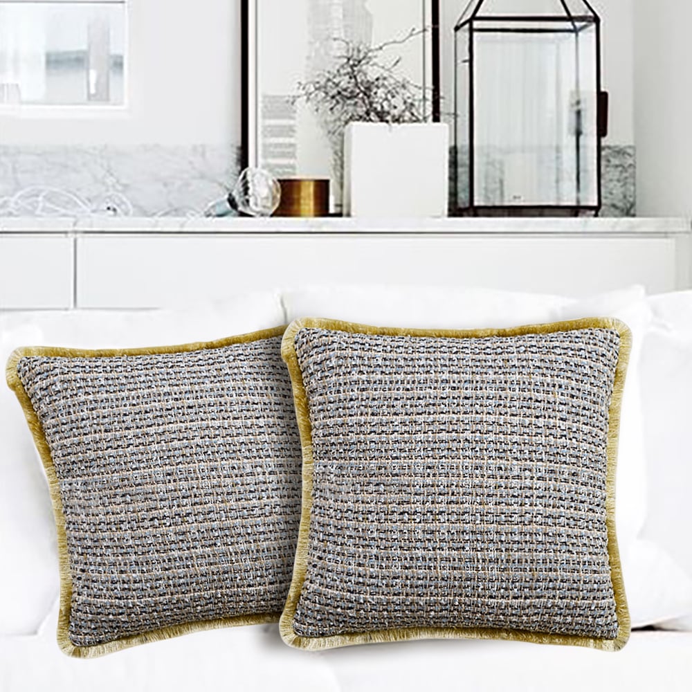 Housse de coussin en soie tissée moderne à pompons dorés de 18 po x 18 po image de fenêtre