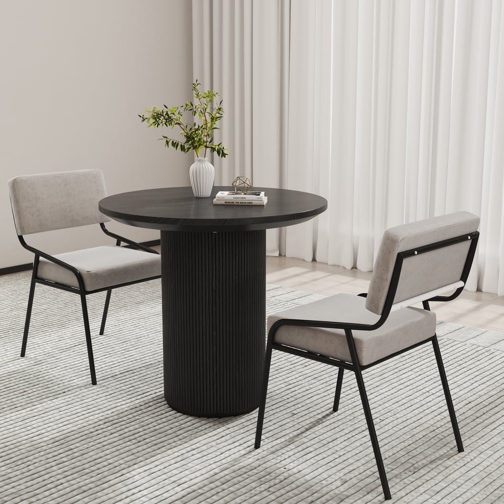 Petite table à manger ronde Japandi et ensemble de 2 chaises de salle à manger rembourrées industrielles en PU blanc image de fenêtre