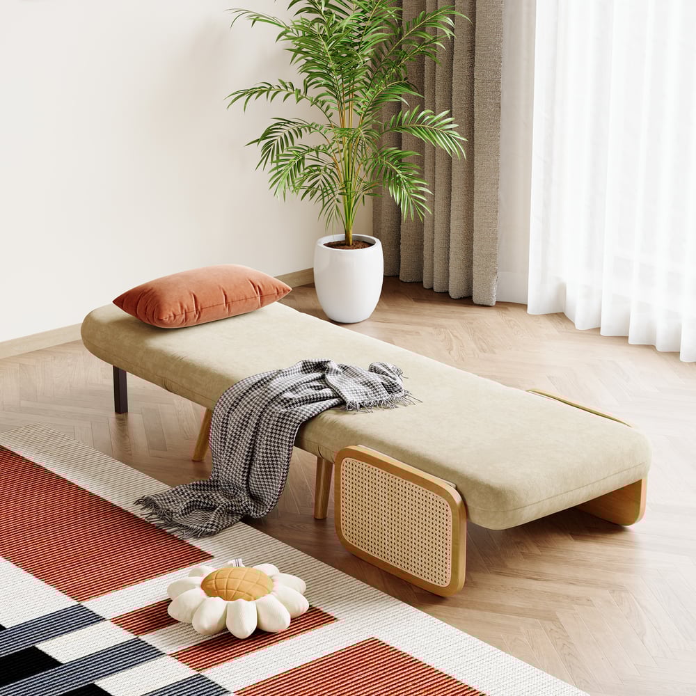 Fauteuil van beige fluweel en rotan Vensterafbeelding