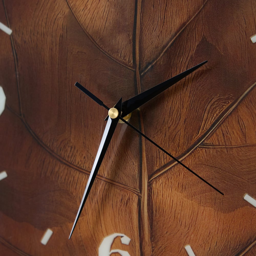 Rustic Leaf-Shaped Wall Clock with USB Light & Moving Pendulum – 28 Inches