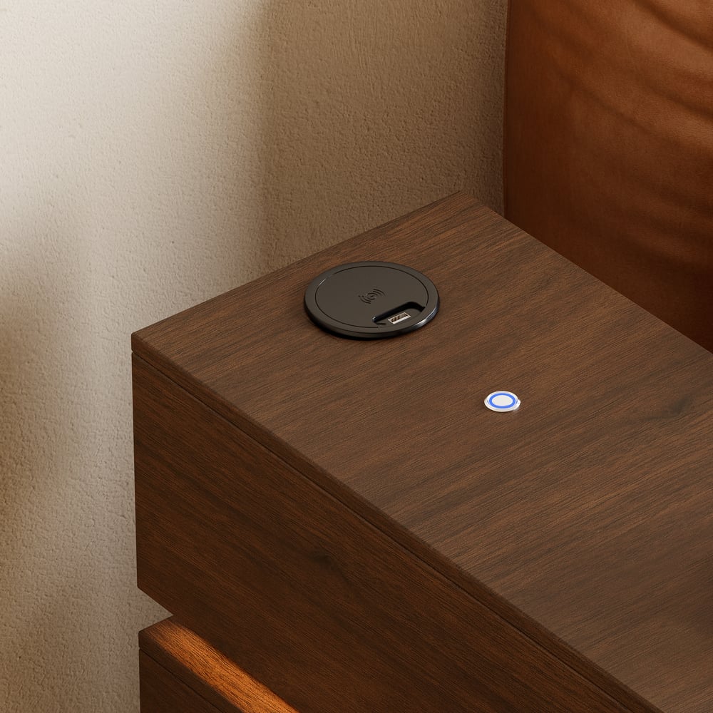 Mesa de cabeceira LED estreita Lumio com 3 gavetas, estação de carregamento e luz - nogueira Imagem da janela