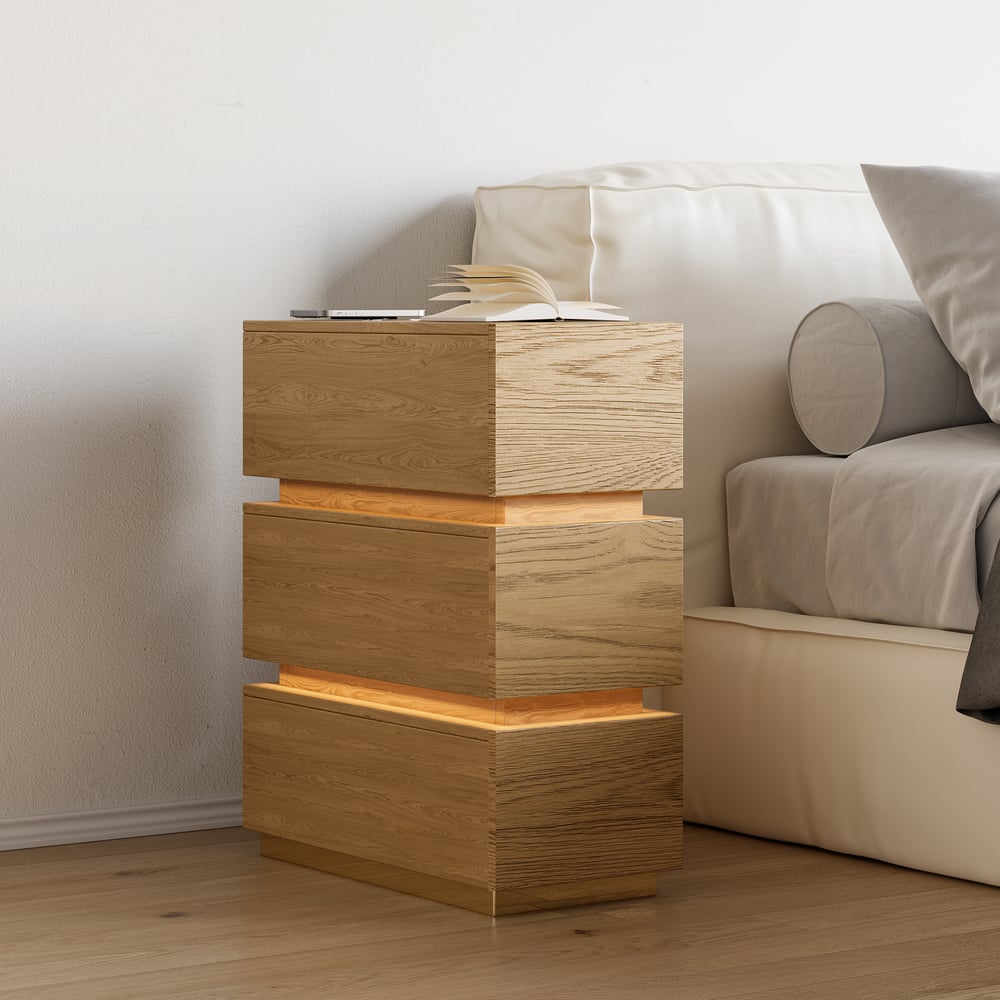 Table de chevet LED étroite Lumio avec 3 tiroirs, station de recharge et lampe - naturelle image de fenêtre