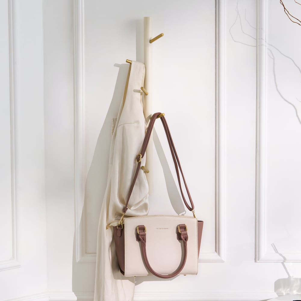Luxury 6-Hook Wall Mounted Coat Rack in Gold with High Load-Bearing and Paint Process window image