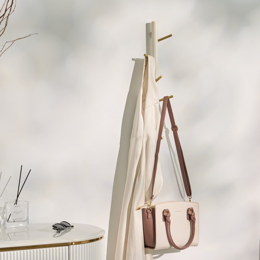 Luxury 6-Hook Wall Mounted Coat Rack in Gold with High Load-Bearing and Paint Process window image