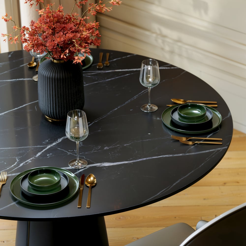 Ronde eettafel van 1000 mm in gesinterde steen met zadelleren onderstel voor 2-4 personen Vensterafbeelding