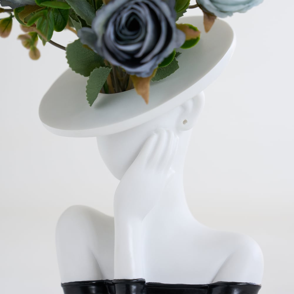 Sculptural Decorative Flower Arrangement, Resin Art Vase with 5-Head Artificial Roses window image