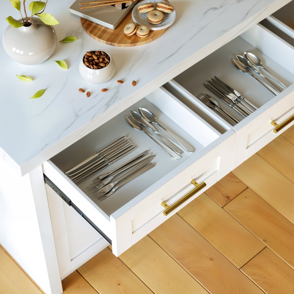 Grand îlot de cuisine blanc de 1830 mm avec armoire de cuisine moderne de rangement image de fenêtre