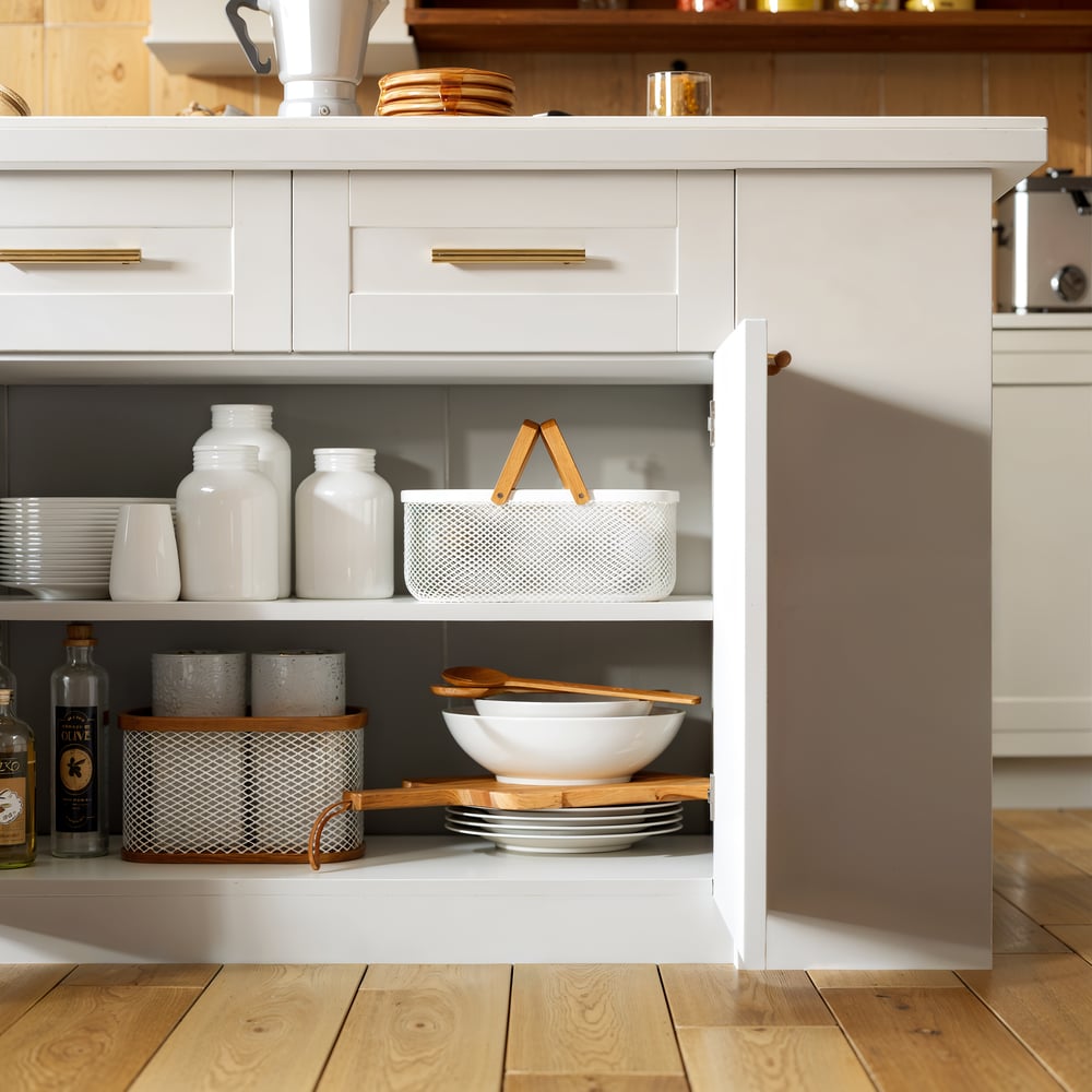 Îlots de cuisine de 1800 mm en pierre frittée blanche moderne avec armoire de rangement image de fenêtre