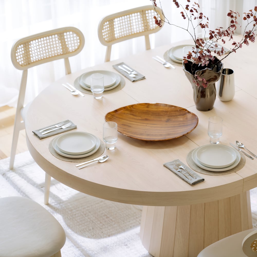 Japandi Extendable Dining Table 1000mm-1400mm Whitewash 6-Seater Oval&Round Table window image
