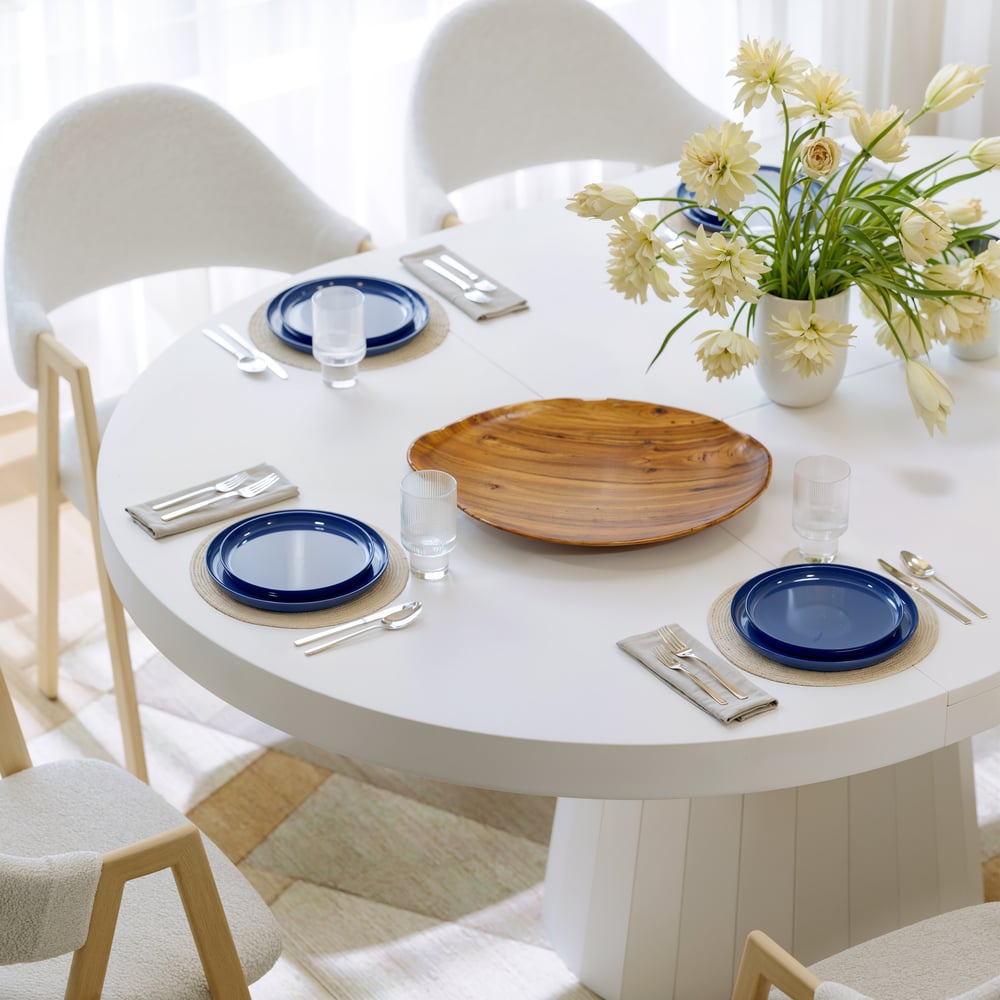 Table de salle à manger extensible Japandi 1000 mm à 1400 mm pour 6 piédestaux ovales et ronds blancs image de fenêtre