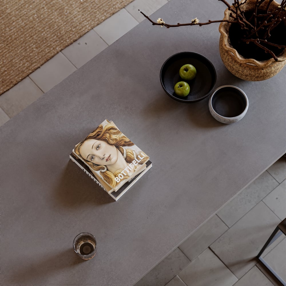 Ilha de cozinha moderna em cascata de 1800 mm com luz e armazenamento Imagem da janela