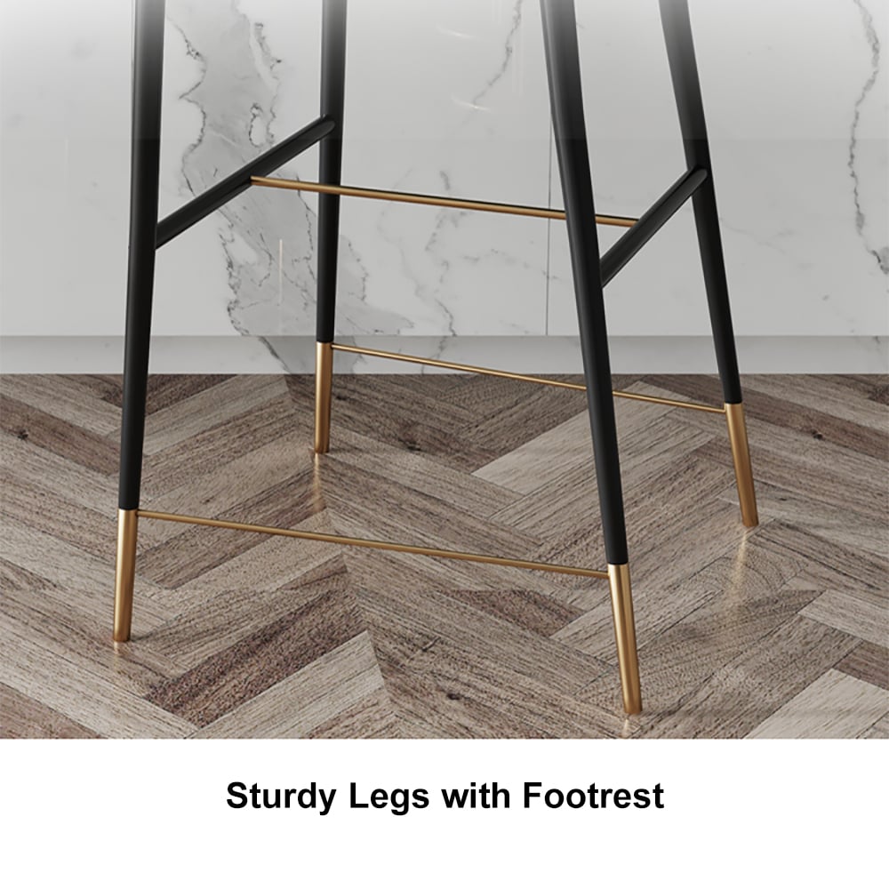 Bancos de Bar Modernos Série Cranis com Estofamento em Veludo Preto Imagem da janela