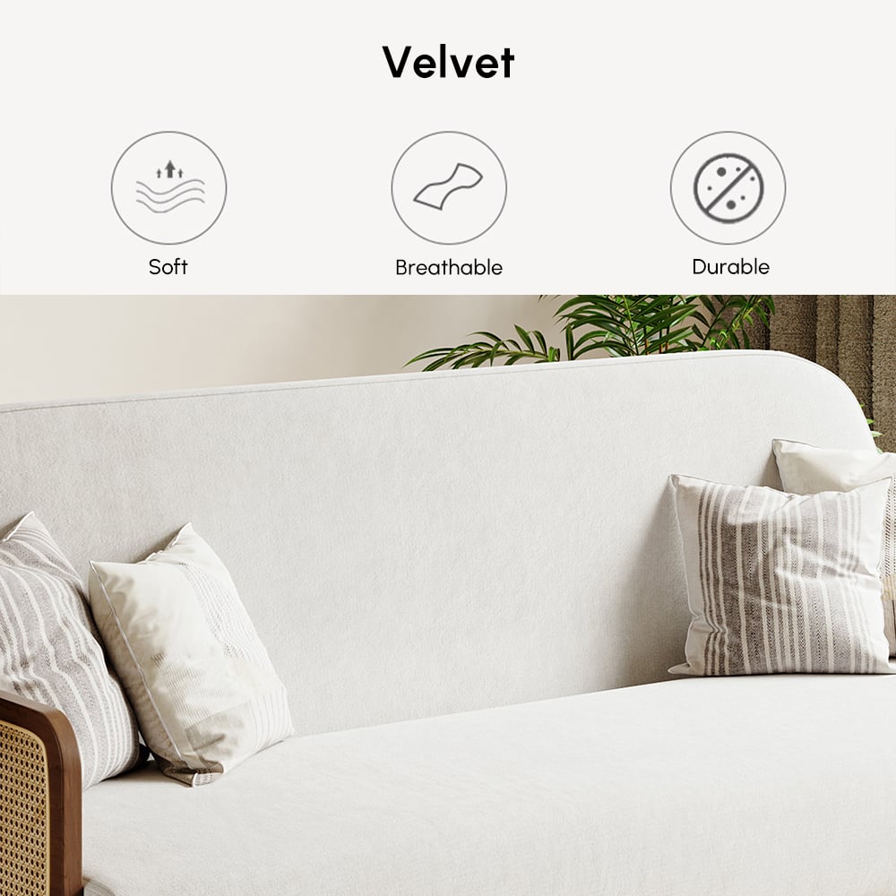 2-Sitzer Schlafsofa aus Samt und Rattan mit drehbarer Ablage Schaufensterbilder