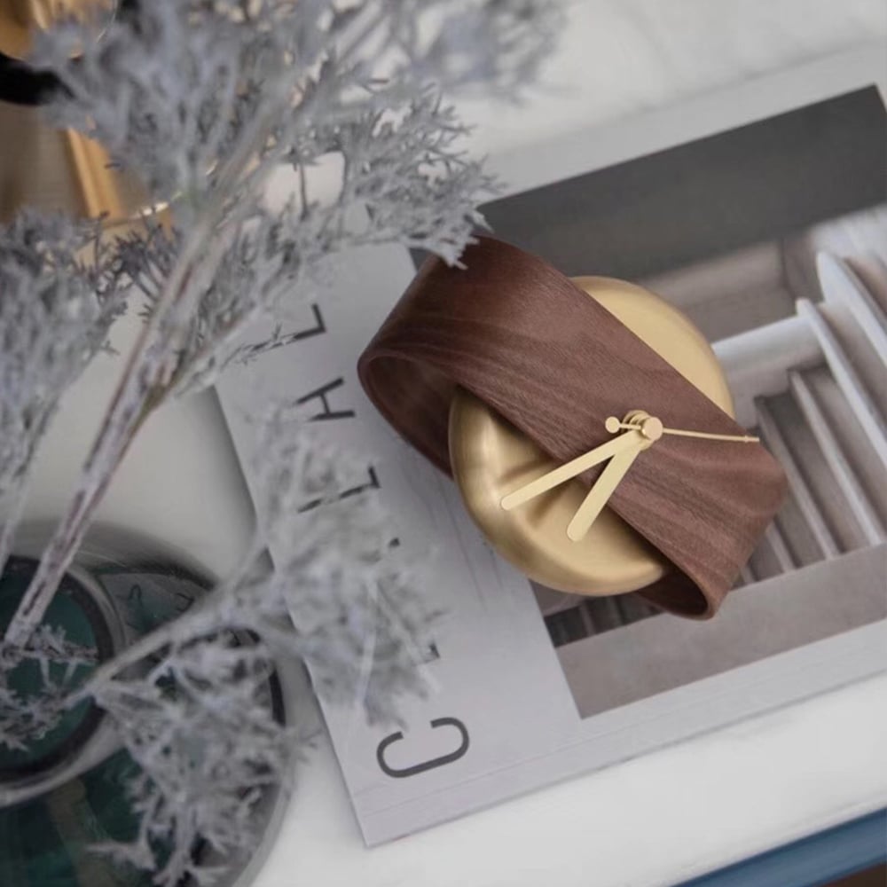 Horloge de table silencieuse en forme de chaise à bascule image de fenêtre