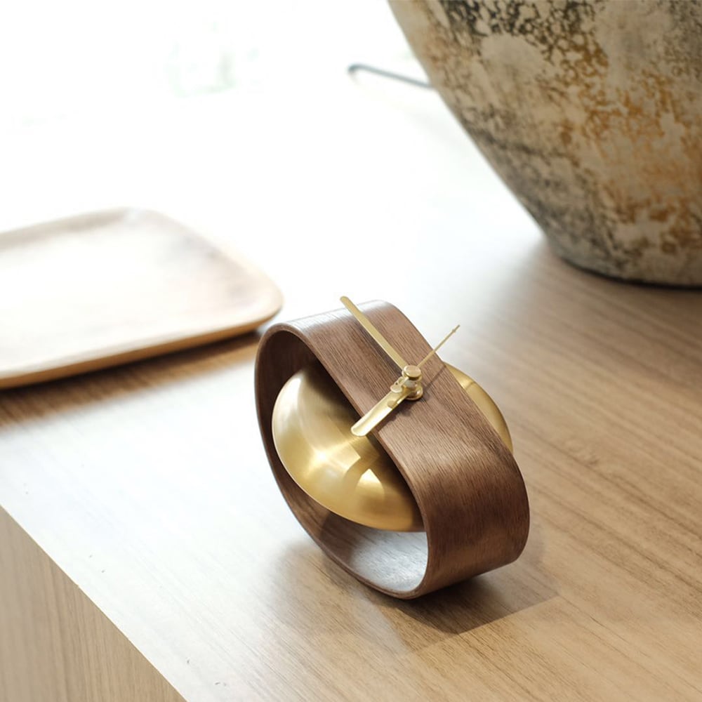 Horloge de table silencieuse en forme de chaise à bascule image de fenêtre