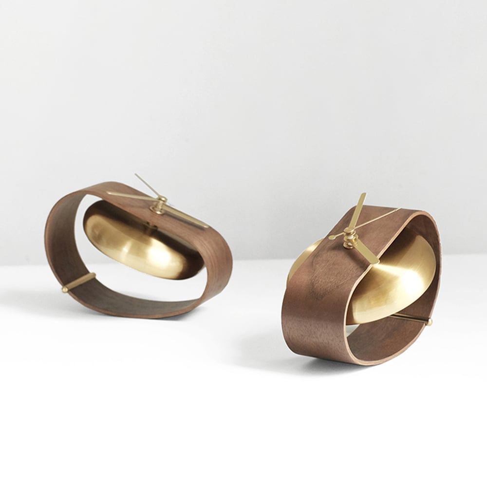 Horloge de table silencieuse en forme de chaise à bascule image de fenêtre