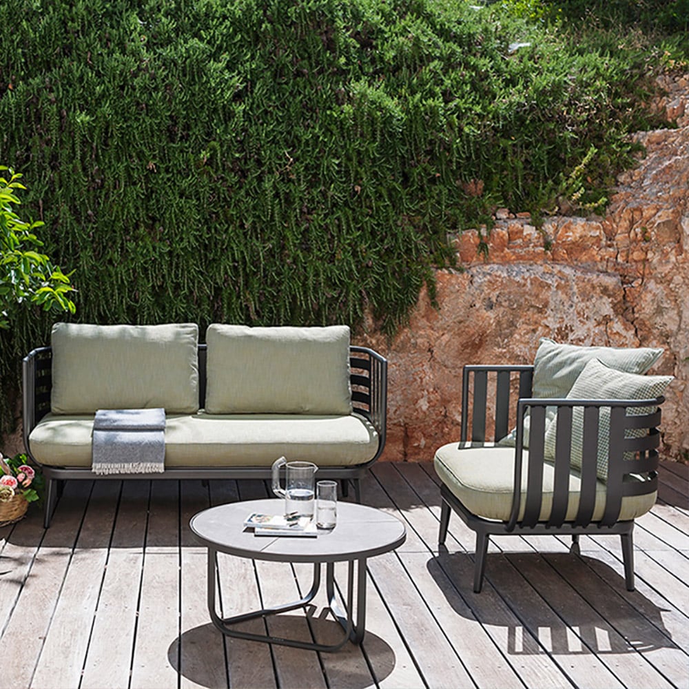 Sofá externo de alumínio de 55,1 polegadas de 2 lugares com almofada de poliéster cinza Imagem da janela