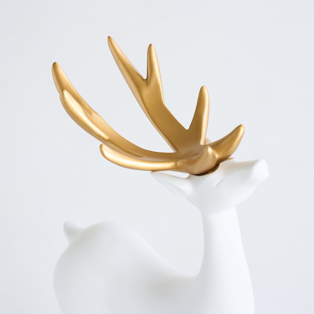 Lampadaire moderne en résine en forme de cerf avec télécommande – 76 cm de hauteur avec boule lumineuse image de fenêtre