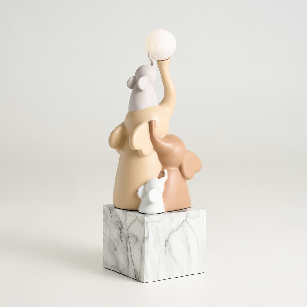 76 cm Hars Olifant Sculptuur met Oplaadbare LED Bal met Afstandsbediening Vensterafbeelding