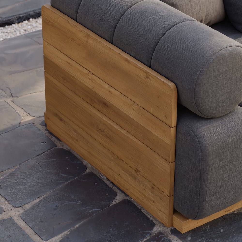 Ensemble de canapé modulaire d'extérieur 7 pièces Resaro en teck naturel avec dossier cannelé gris foncé image de fenêtre