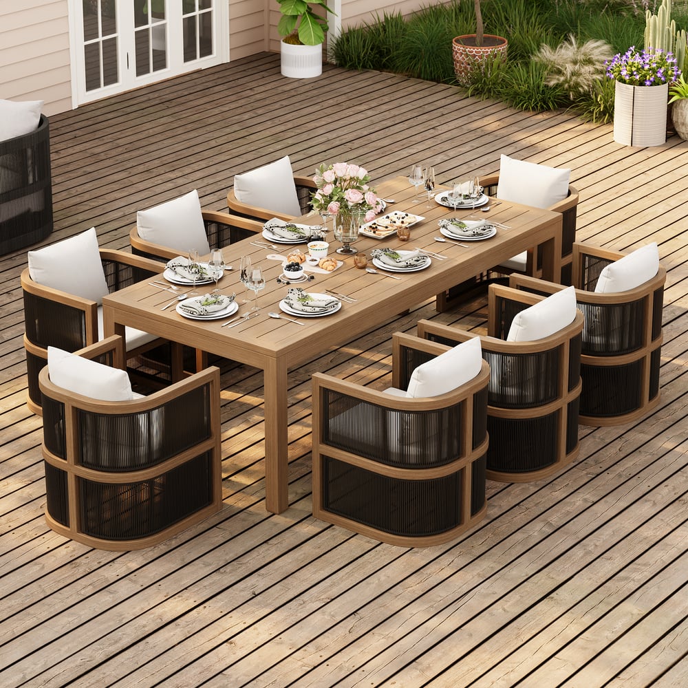 Table à manger d'extérieur à lattes en aluminium finition noyer Wevara 86.6" image de fenêtre